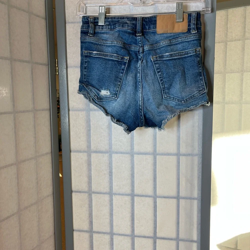 Divided by H&M 2” jean shorts
